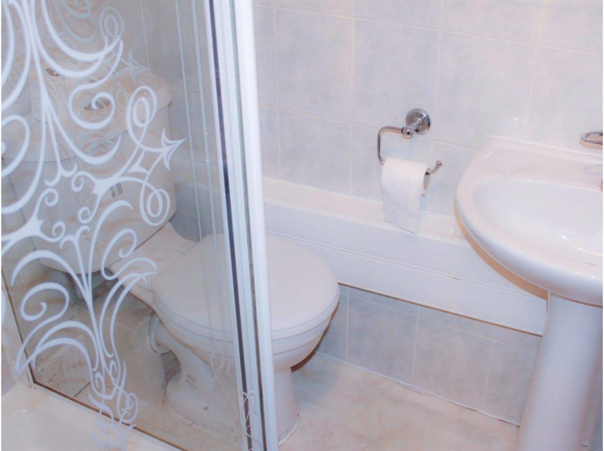 Lampton Guest House Hounslow Esterno foto