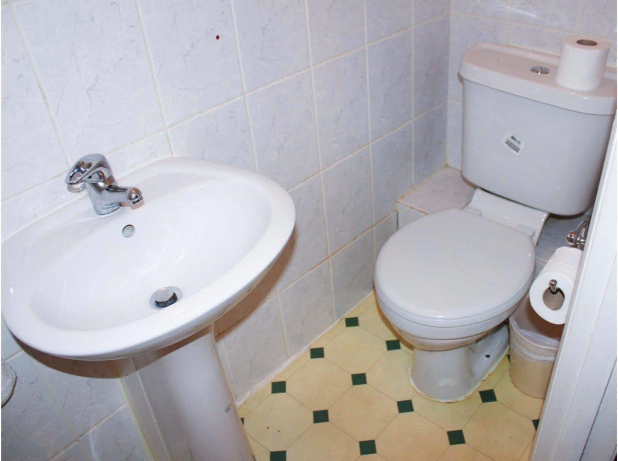 Lampton Guest House Hounslow Esterno foto