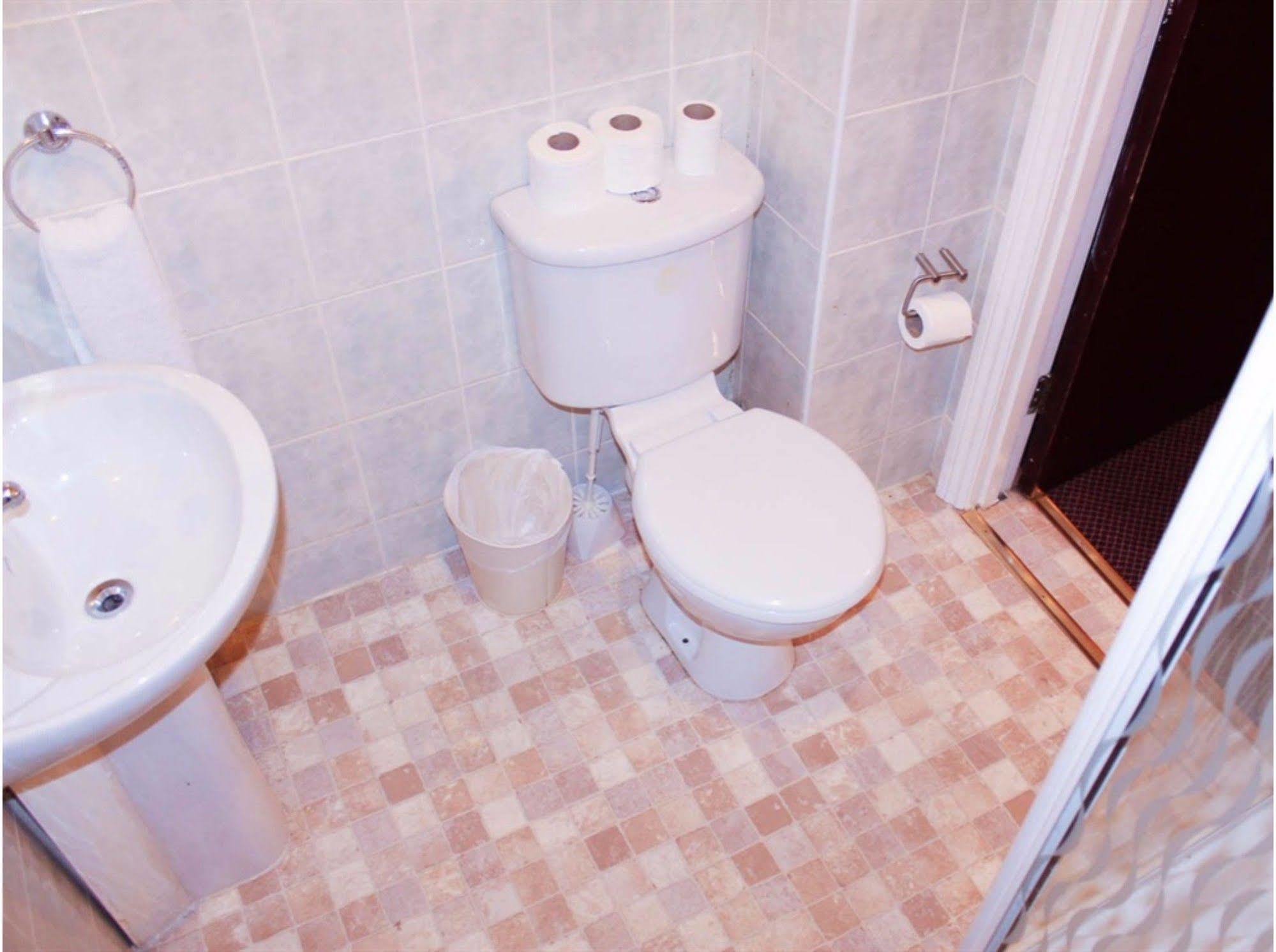 Lampton Guest House Hounslow Esterno foto